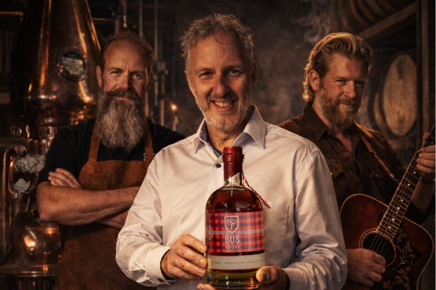 De Bus Whisky Theatershow met Dennis Hurkmans en Björn van der Doelen — muziek in Wijchen